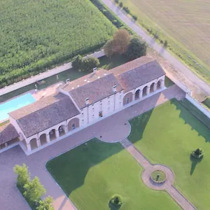 https://villa-dello-spino.emilia-romagnahotels.net